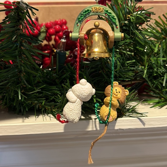 Hallmark 1993 Vintage Ornament Curly n Kingly  Lion & Lamb - Picture 9 of 10